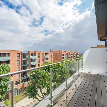 Modern London City Apartment - Victoria Line Екстериор снимка