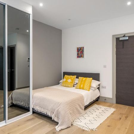 Modern London City Apartment - Victoria Line Екстериор снимка