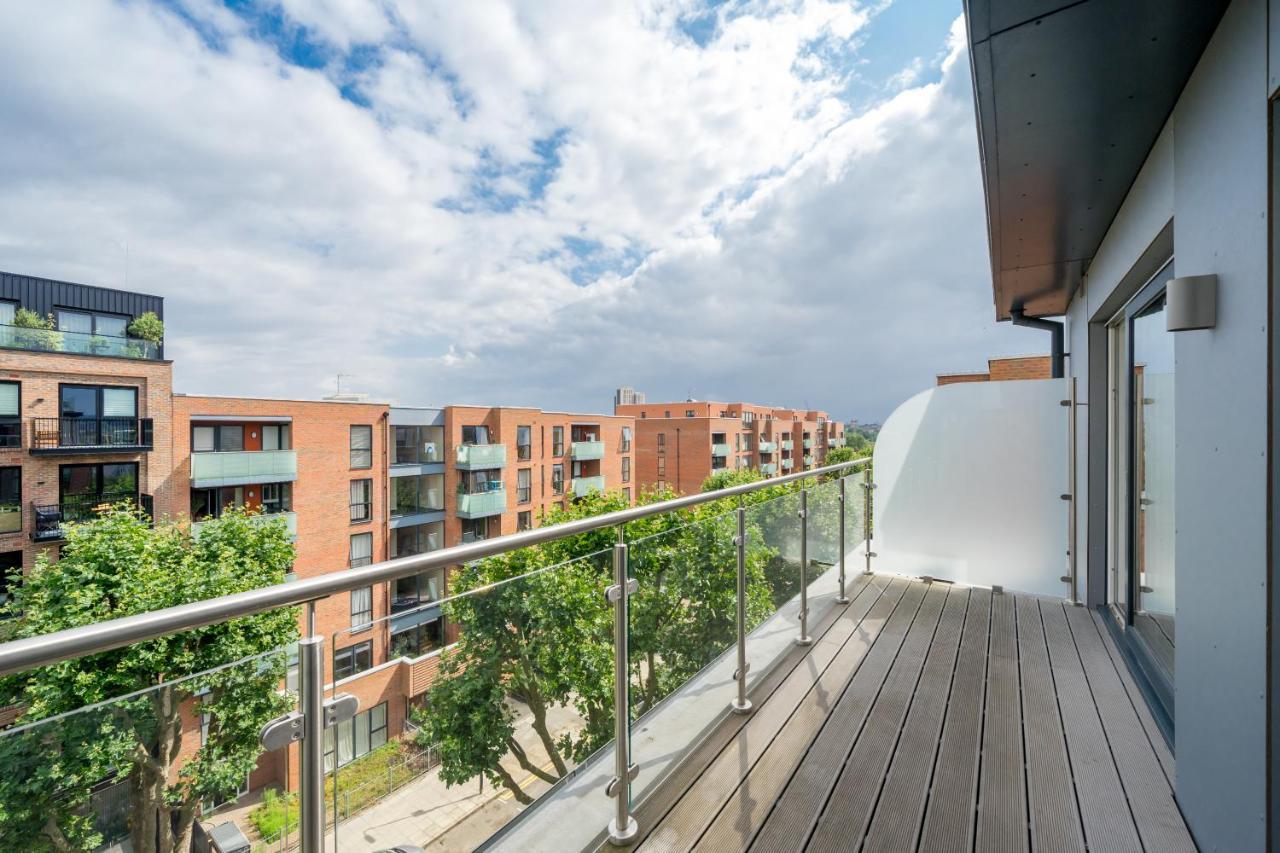 Modern London City Apartment - Victoria Line Екстериор снимка