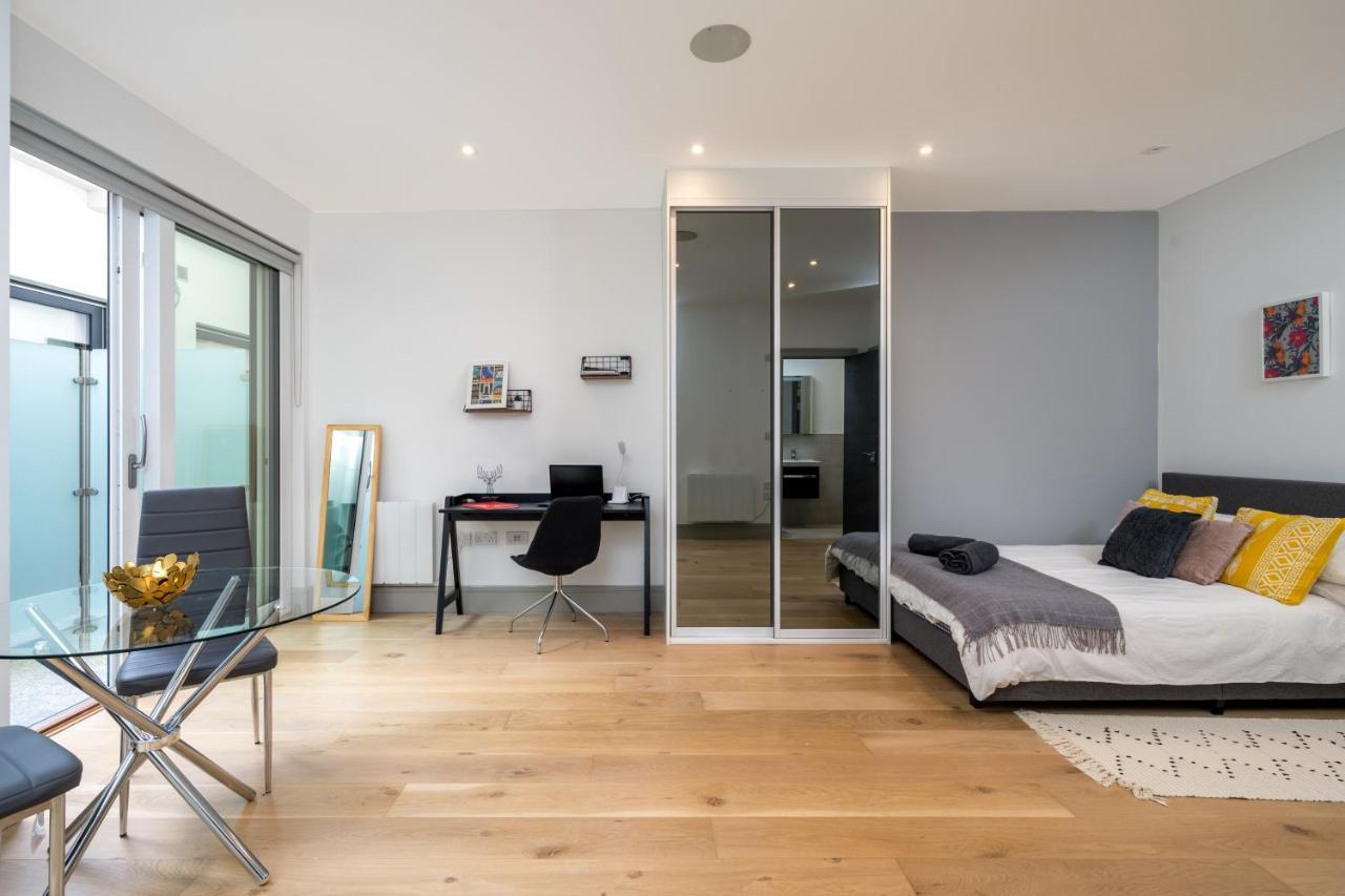 Modern London City Apartment - Victoria Line Екстериор снимка