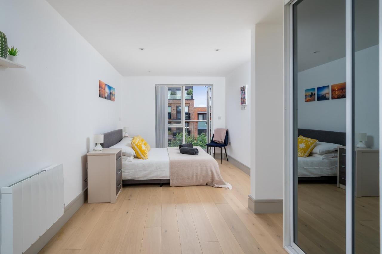 Modern London City Apartment - Victoria Line Екстериор снимка