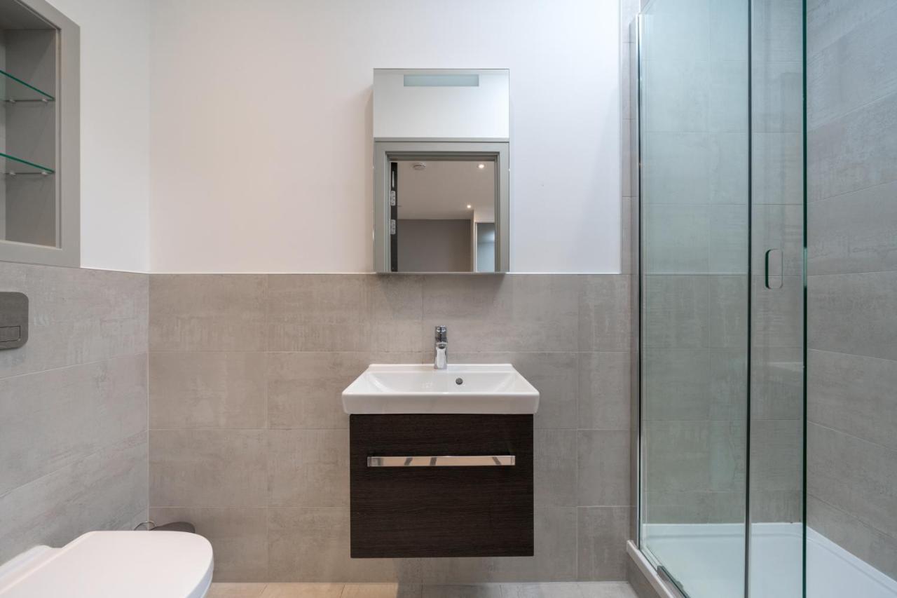 Modern London City Apartment - Victoria Line Екстериор снимка