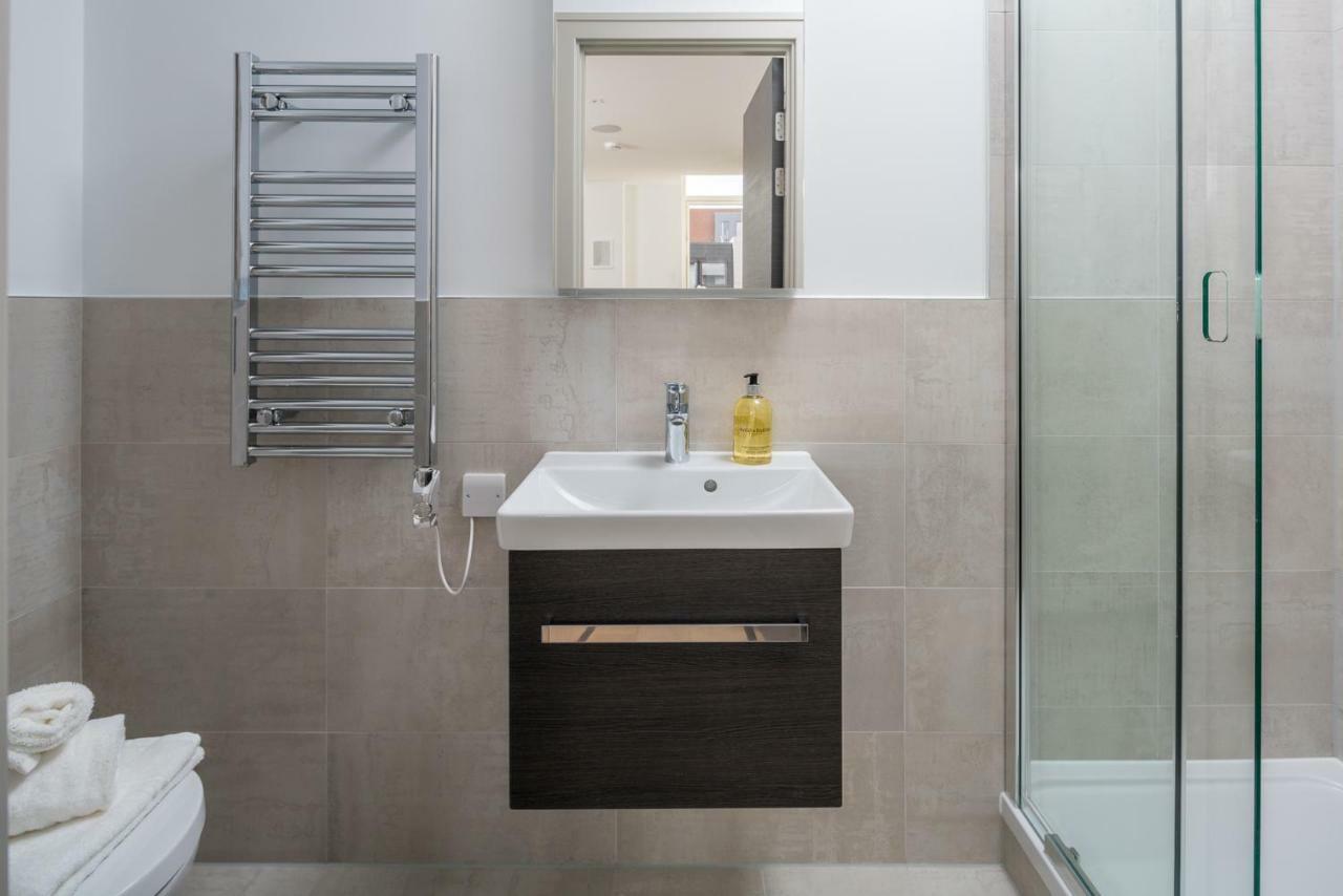 Modern London City Apartment - Victoria Line Екстериор снимка