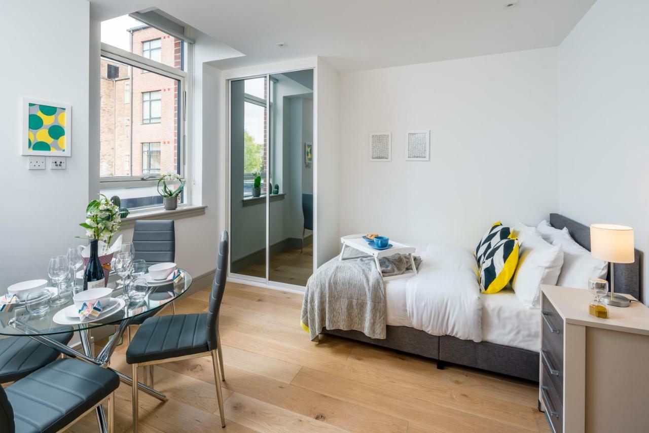 Modern London City Apartment - Victoria Line Екстериор снимка